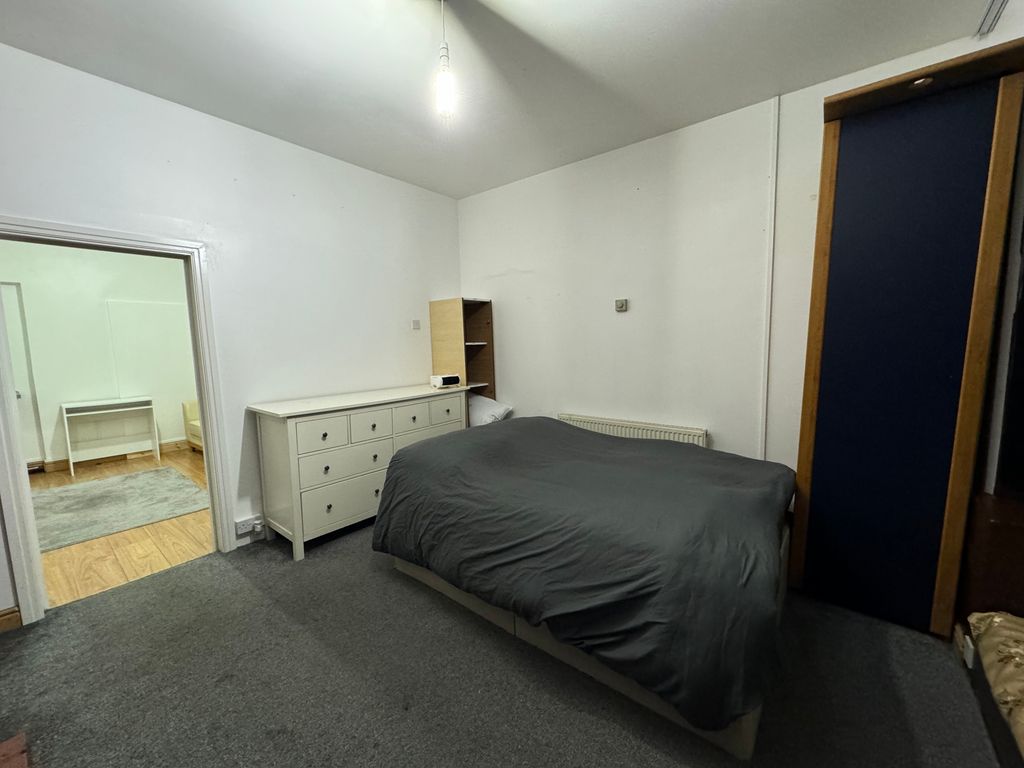 Property photo 1 of 4