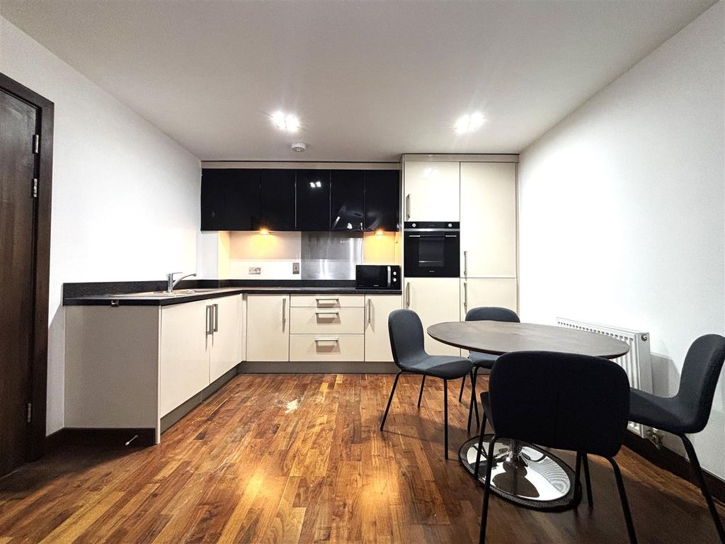 Property photo 3 of 6 Kitchen