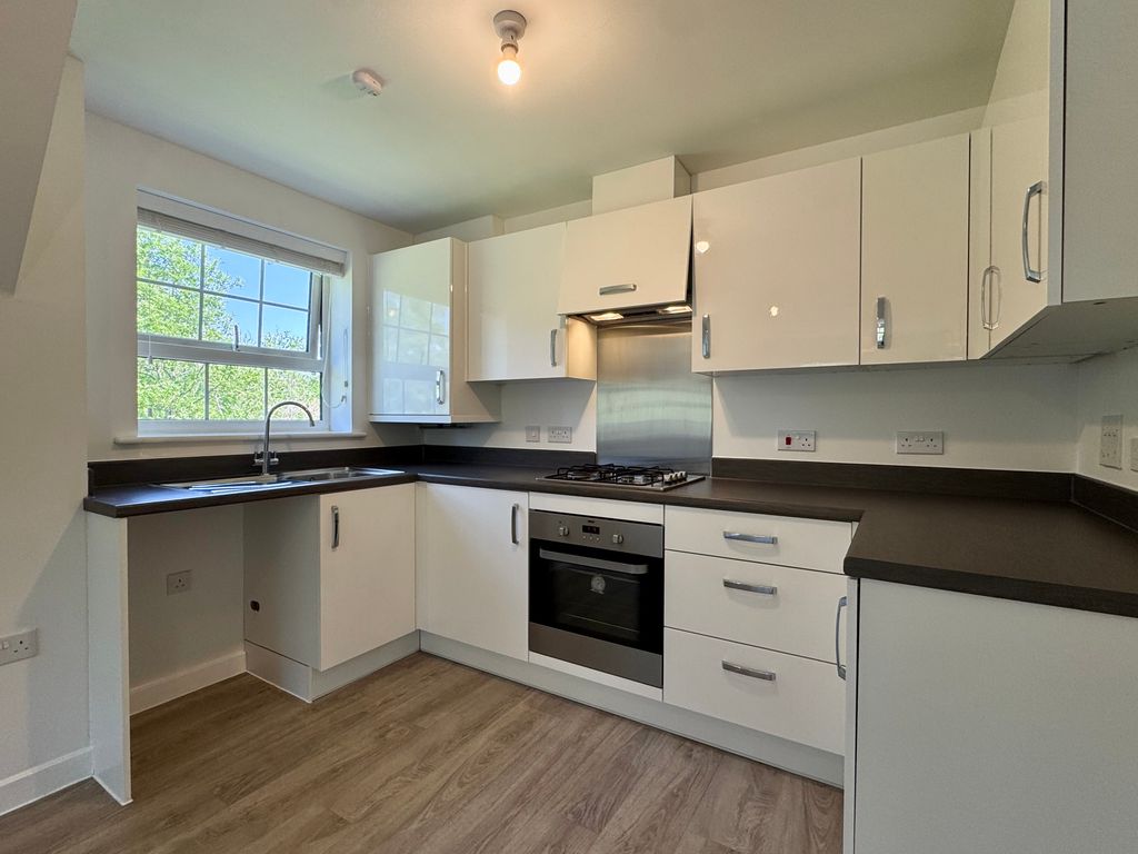 Property photo 3 of 10 Kitchen