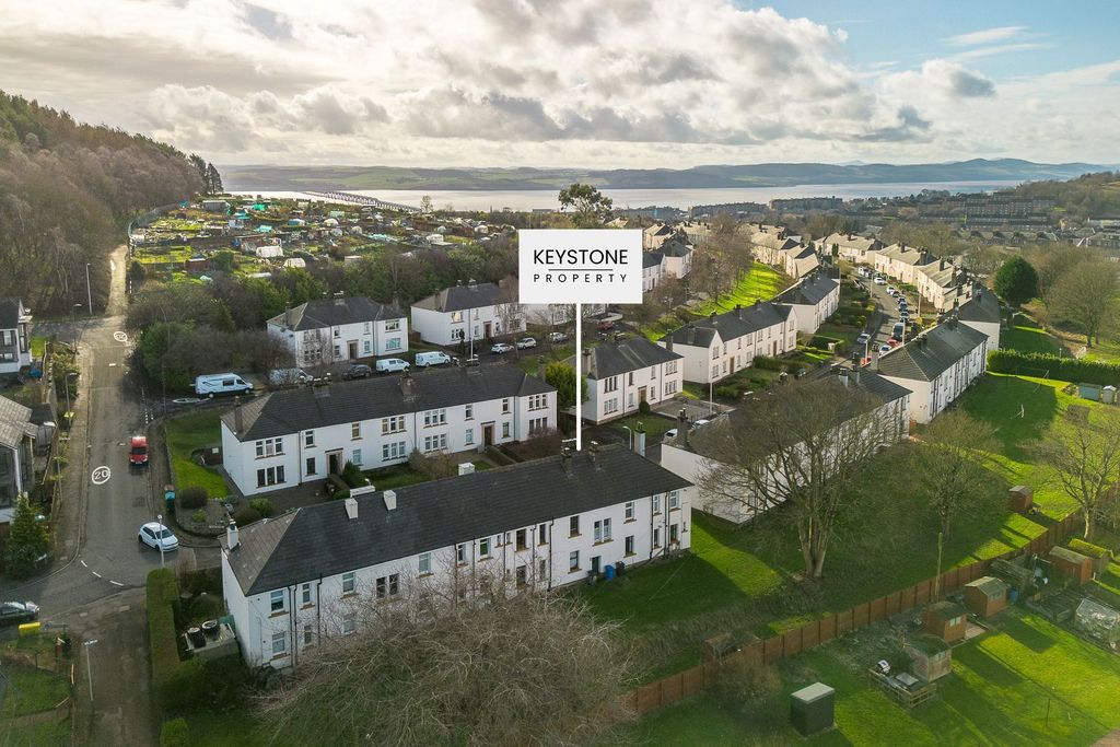 Property photo 2 of 9