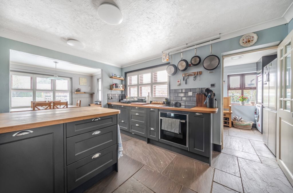 Property photo 3 of 25 1411289-20-698Ccb78Efb5c