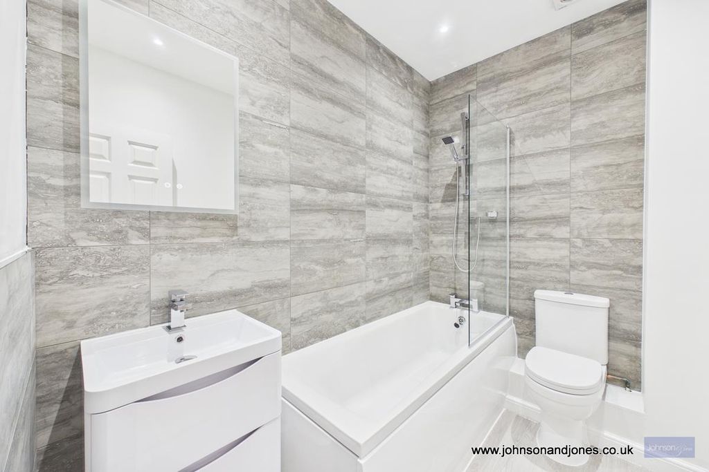 Property photo 2 of 9 Bathroom.Jpg