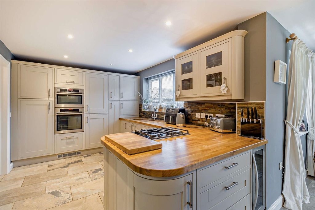 Property photo 2 of 31 Dining Family Kitchen