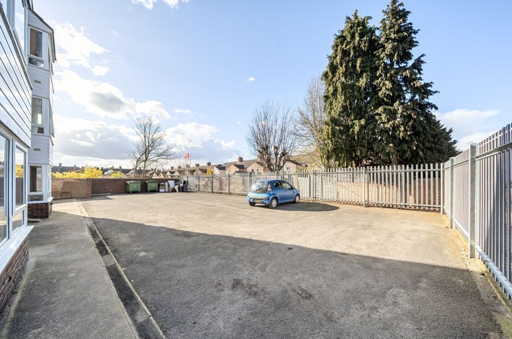 Additional image 4 of 1 bed flat for saleTorrington Street, Grimsby, Lincolnshire DN32