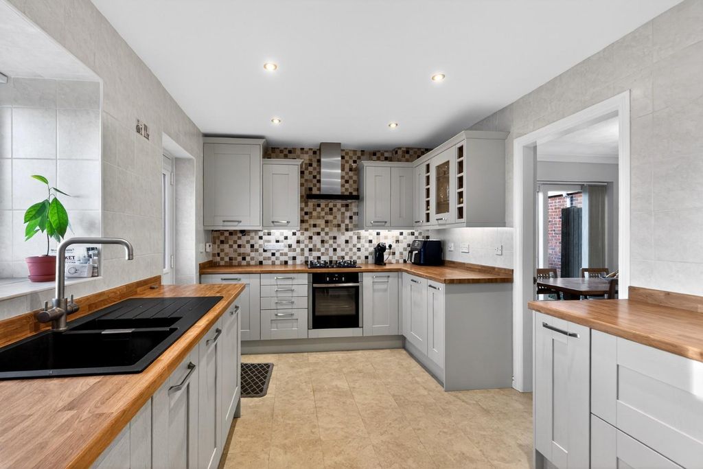 Property photo 2 of 14 6Stonecrop-12.Jpg