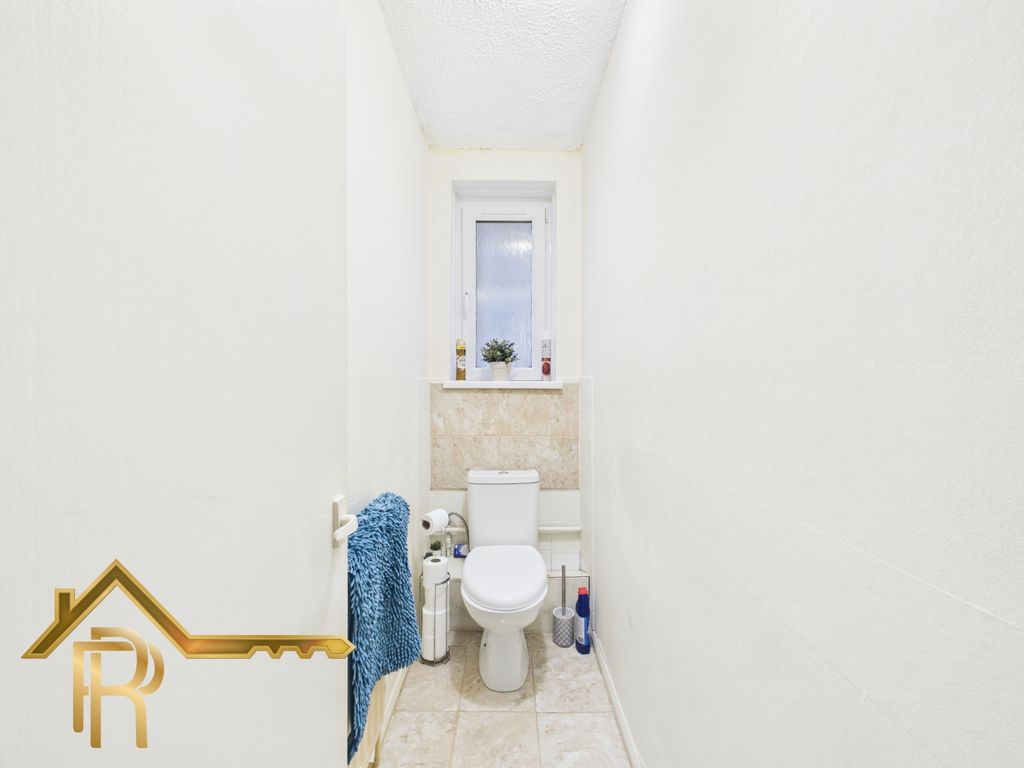 Property photo 3 of 13 Cam03016G0-Pr0084-Still014