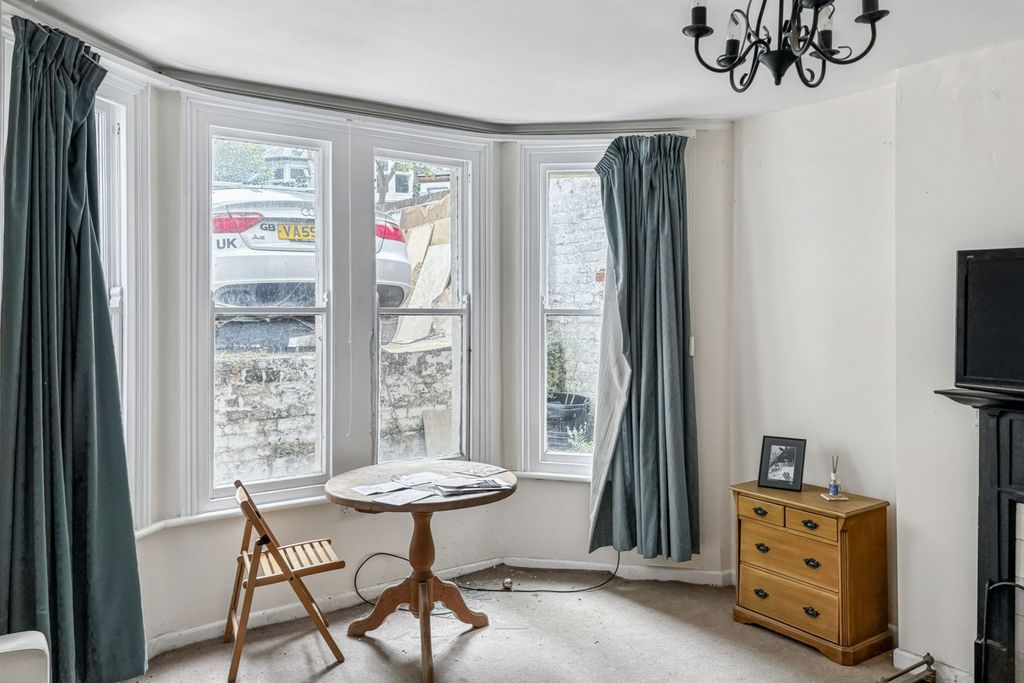Property photo 3 of 9 43A Cambridge Road, Southend-On-Sea, Essex, Ss1 1Et