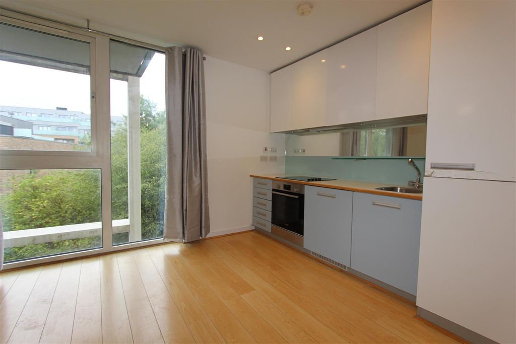 Property photo 2 of 8 Kitchen
