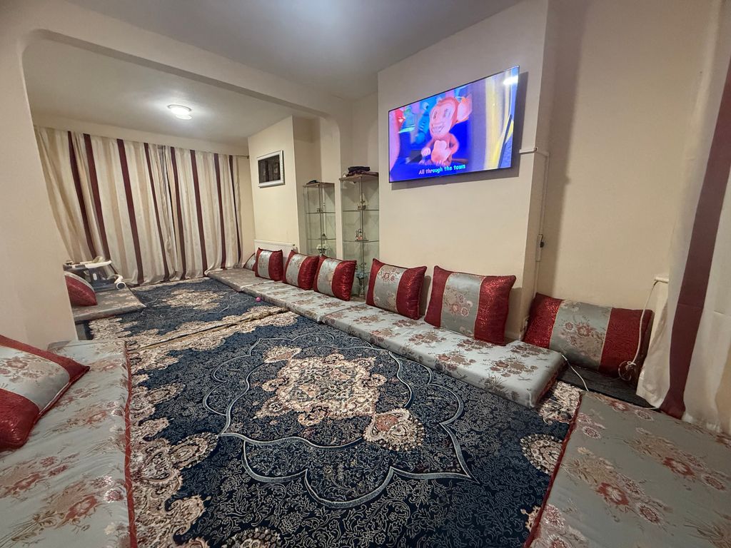 Property photo 2 of 19 Living Room