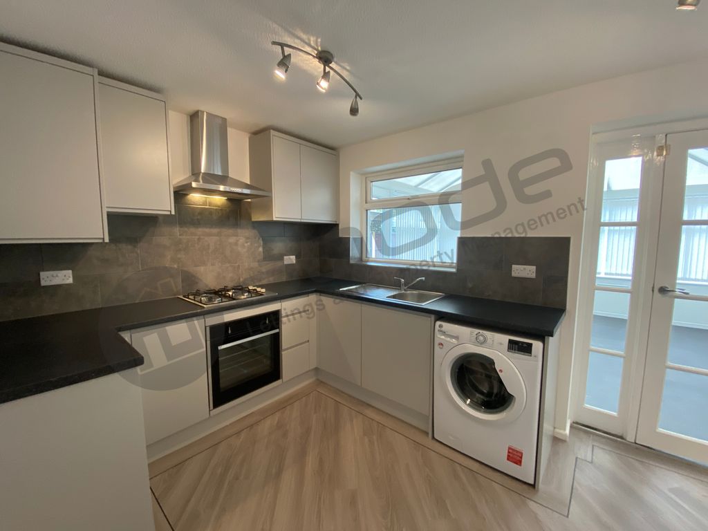 Property photo 2 of 20 Kitchen
