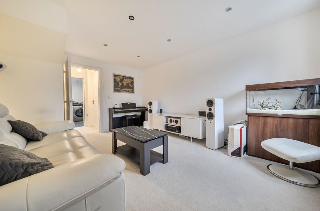 Property photo 2 of 21