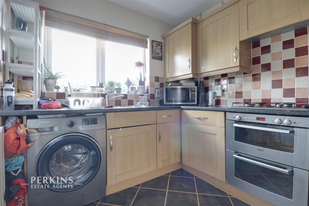 Property photo 3 of 9 Kitchen.Jpg