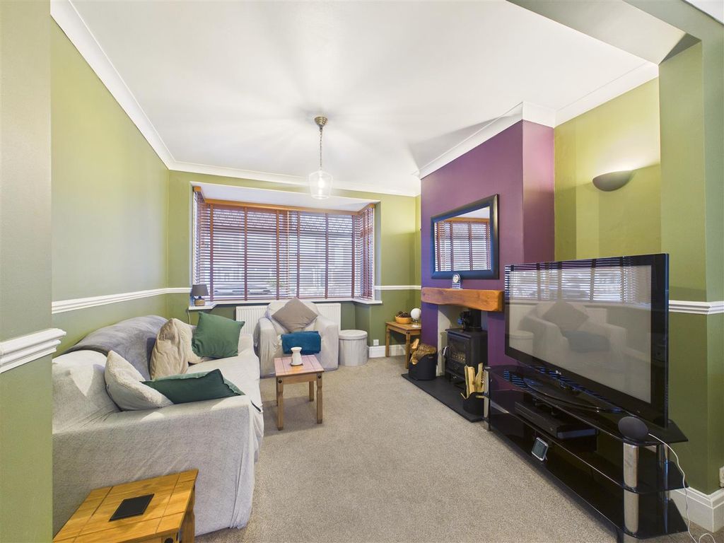 Property photo 2 of 12 Cam05451G0-Pr0100-Still009.Jpg