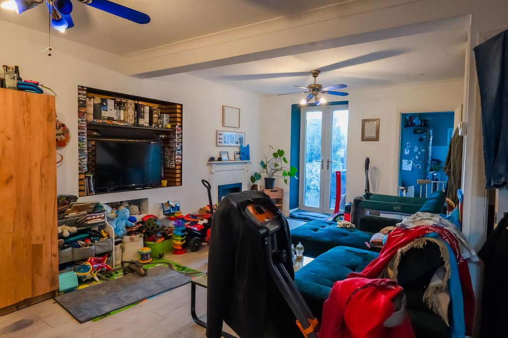 Property photo 3 of 19