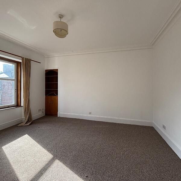 Property photo 2 of 9 Bedroom