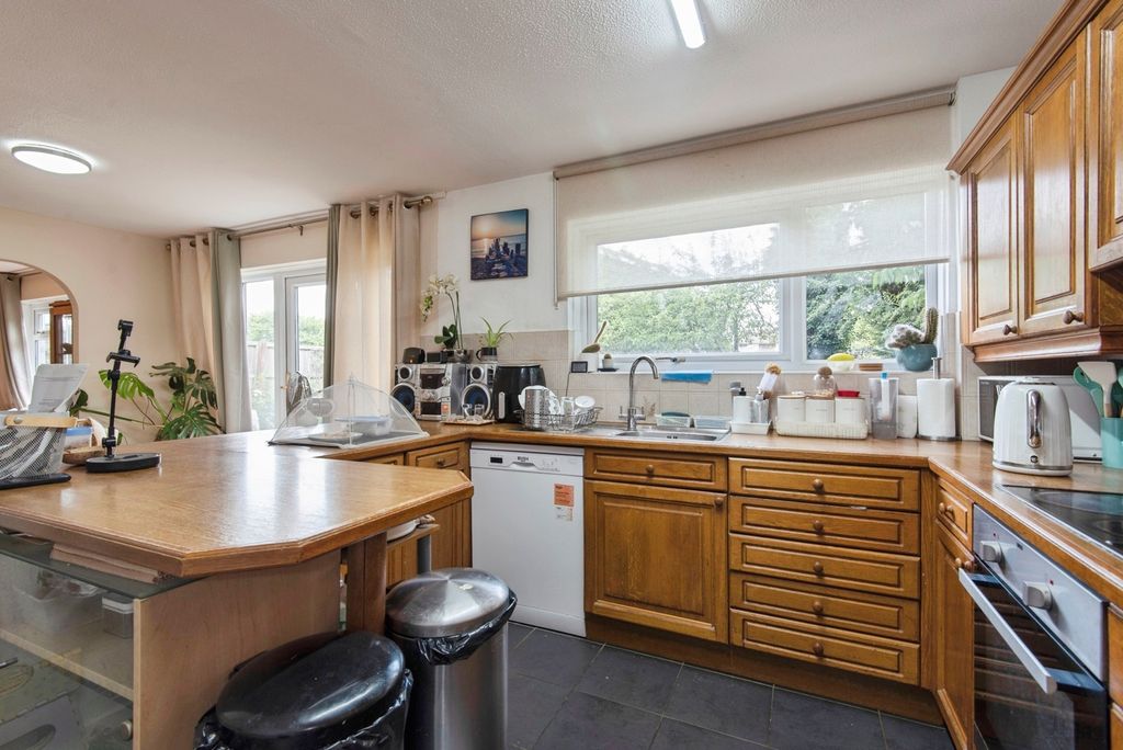 Property photo 3 of 21 Kitchen