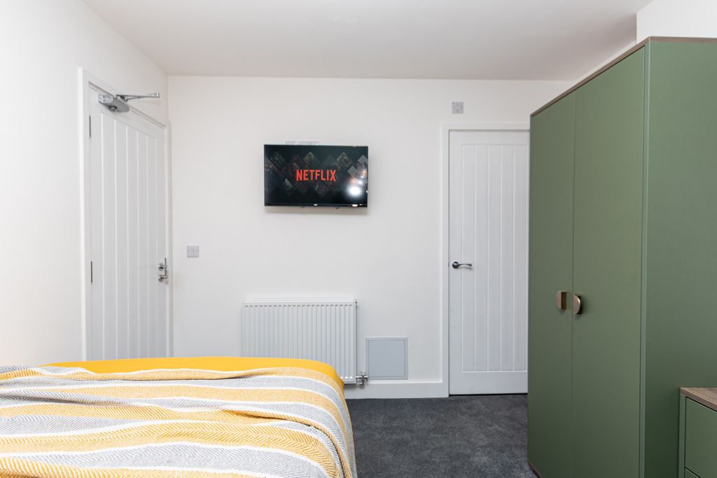 Property photo 3 of 11