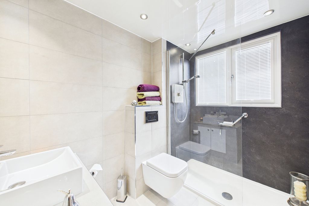 Property photo 3 of 10 Shower Room