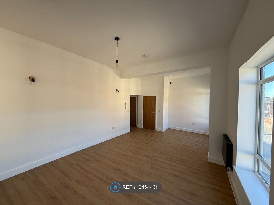 Property photo 2 of 35