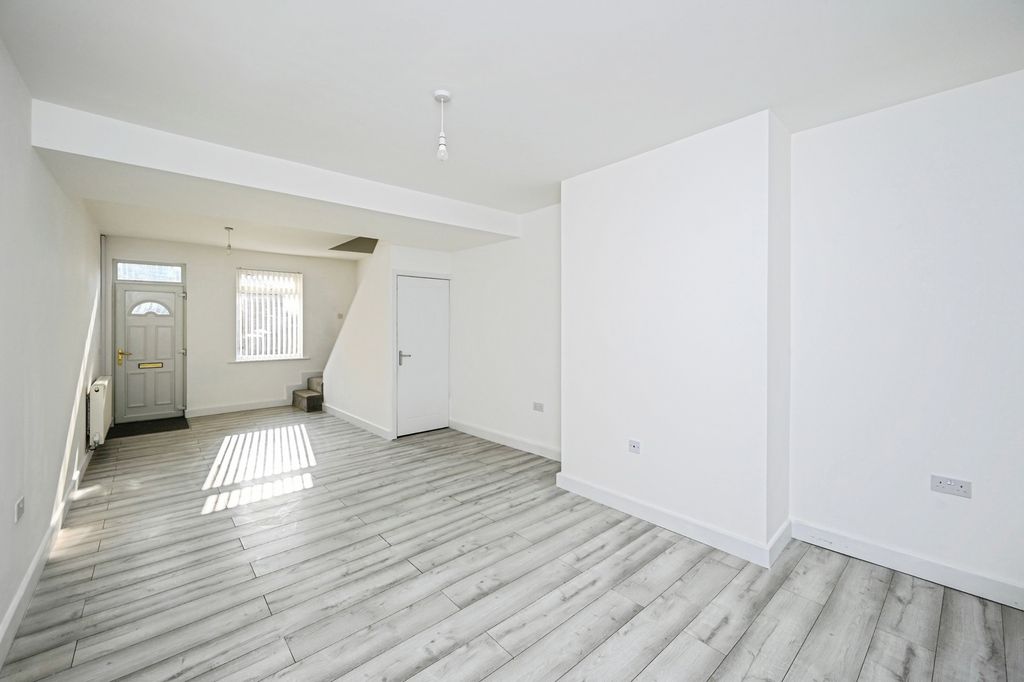 Property photo 2 of 17 Photo