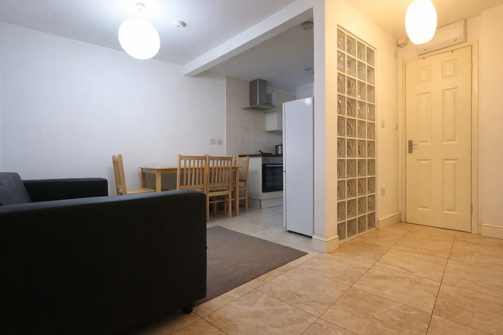 Property photo 2 of 8 Photo 1