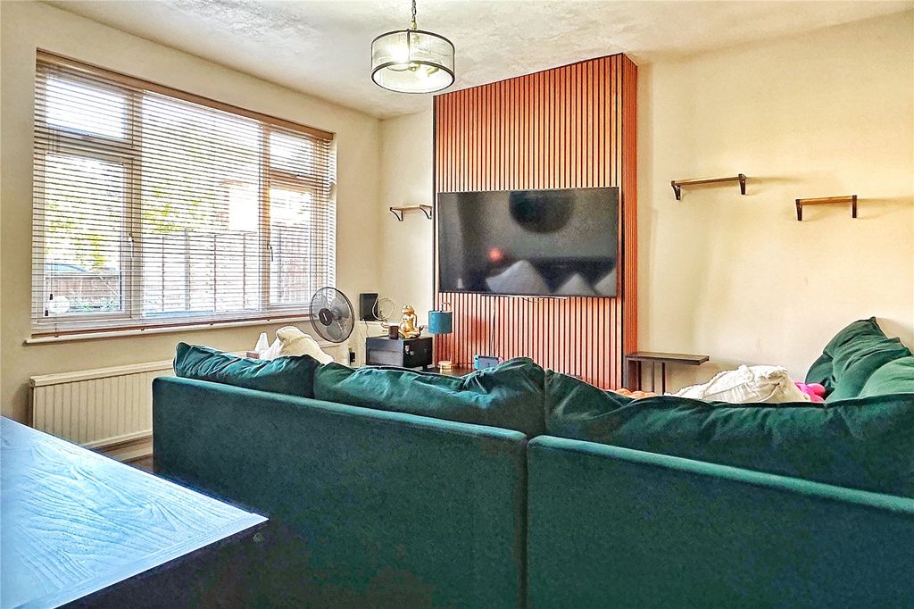Property photo 3 of 17 Living Room