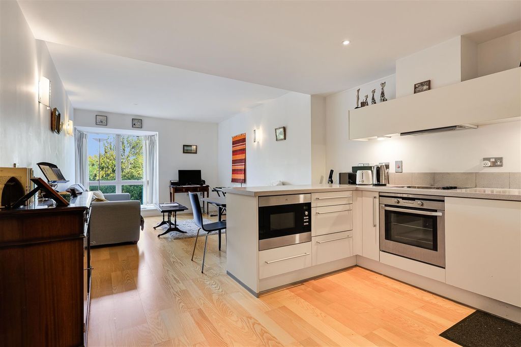 Property photo 3 of 14 Img (3).Jpg