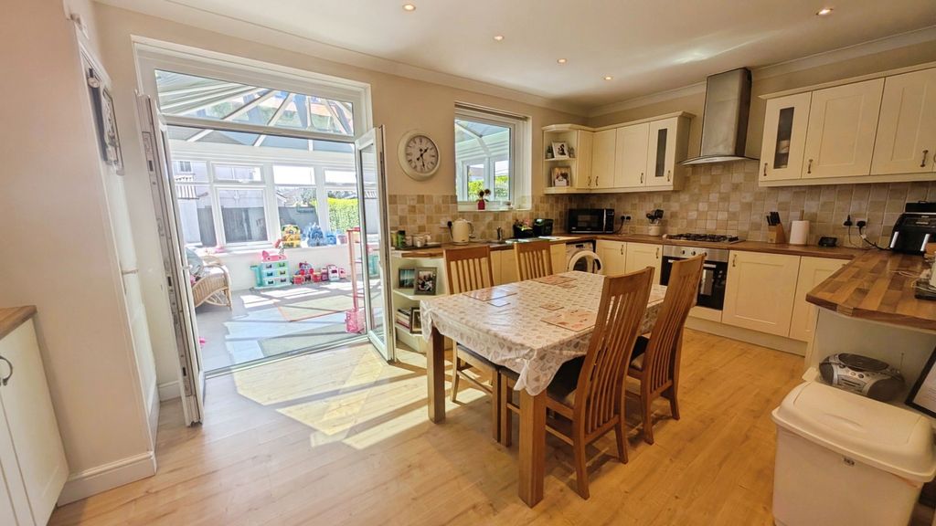 Property photo 2 of 21