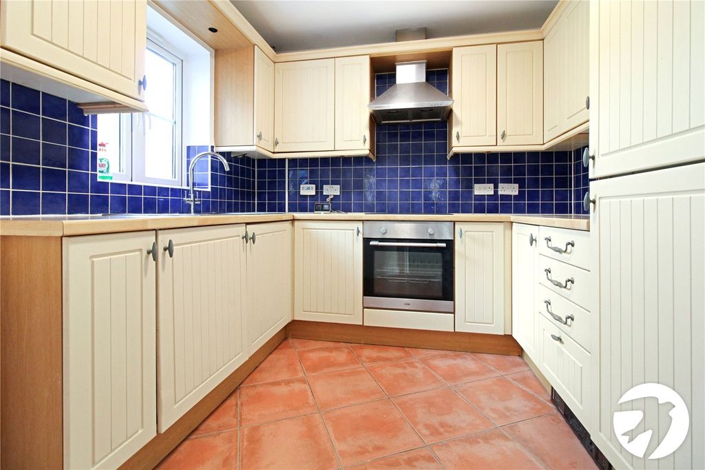 Property photo 3 of 18 Kitchen