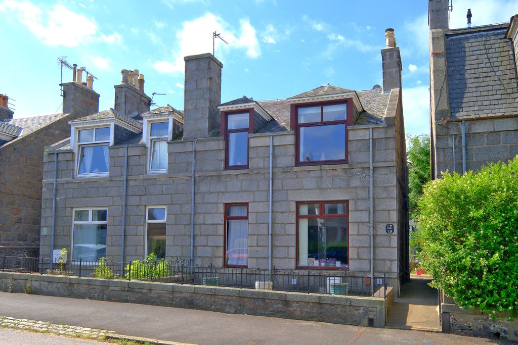 Property photo 1 of 35
