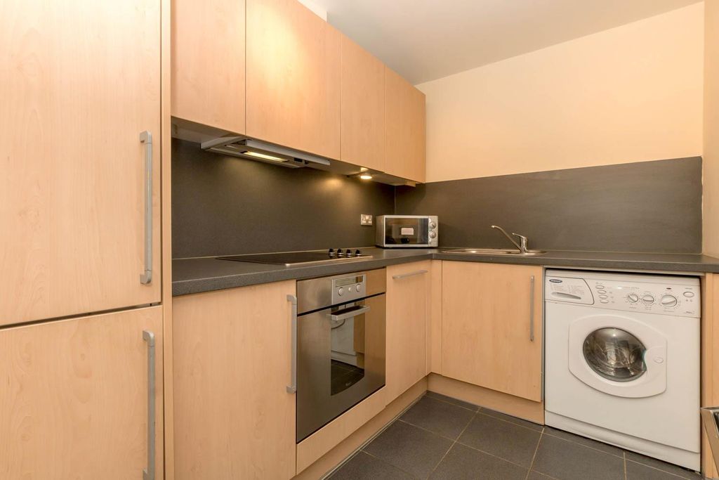 Property photo 3 of 11 Kitchen