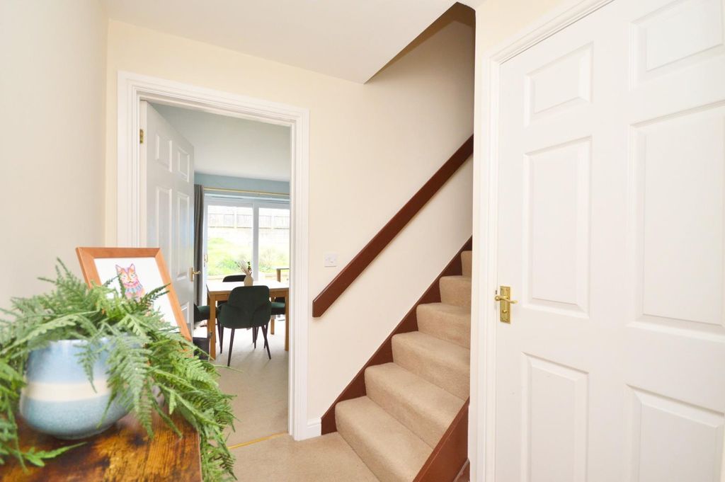 Property photo 2 of 18 Hallway