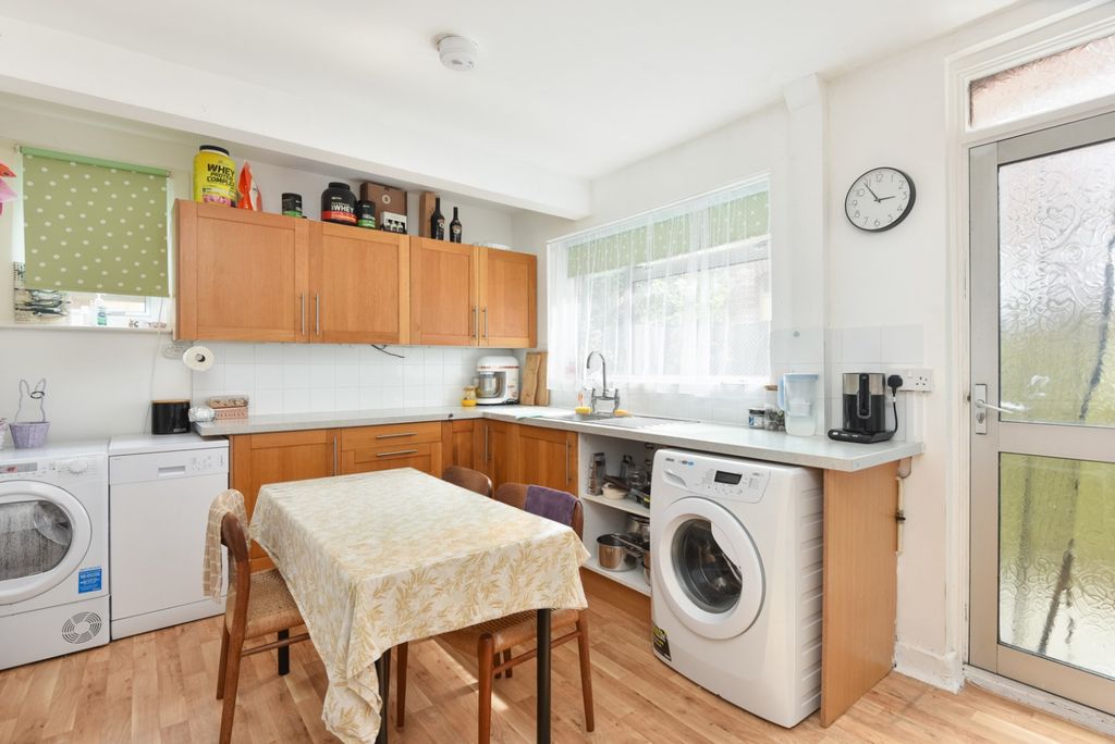 Property photo 2 of 14 4399957