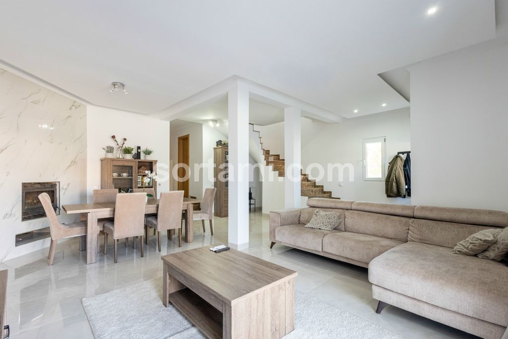 Property photo 2 of 30