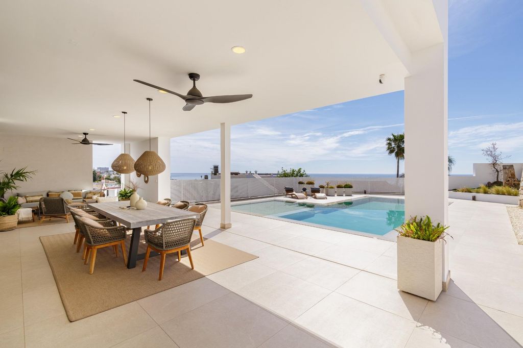 Property photo 2 of 28