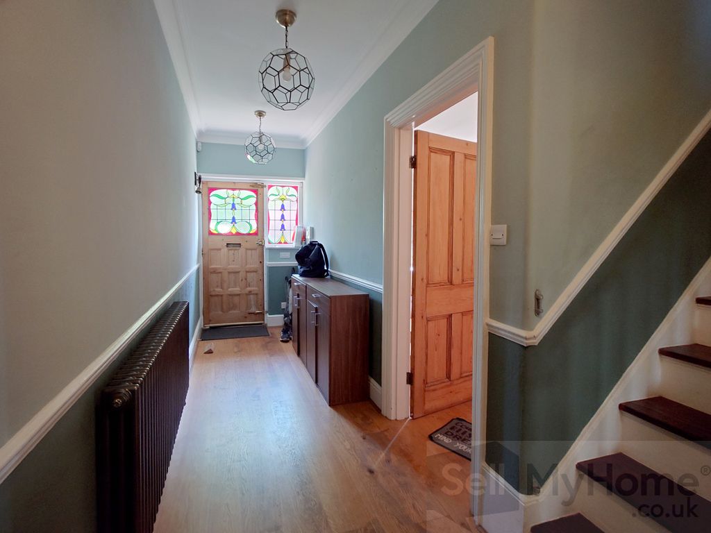 Property photo 2 of 27 Entrance Hall