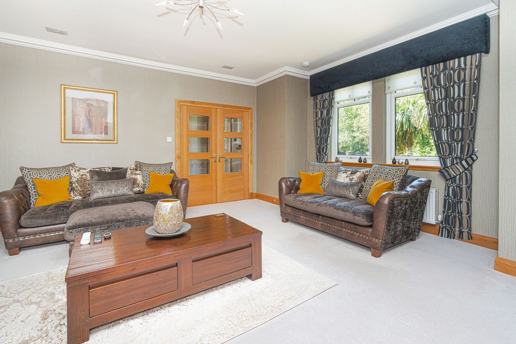 Property photo 3 of 44