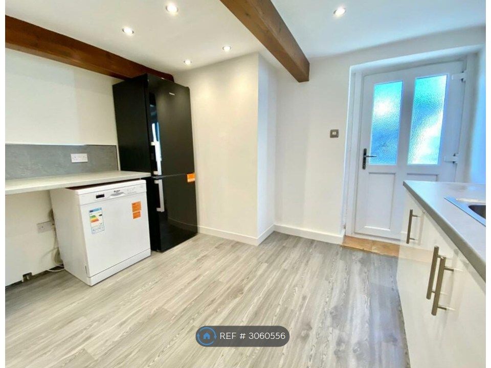 Property photo 2 of 12 Kitchen