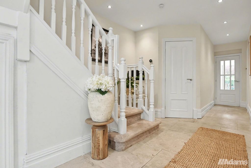 Property photo 3 of 33