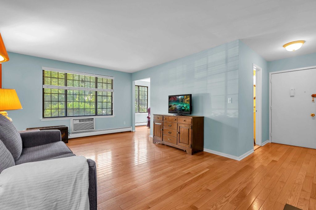 Property photo 3 of 12 <Alttext/>