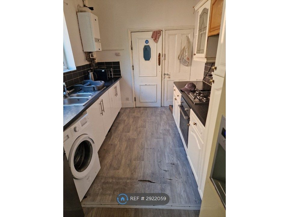 Property photo 2 of 28