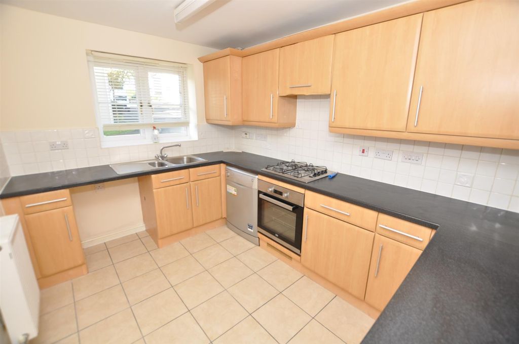 Property photo 3 of 17 Kitchen