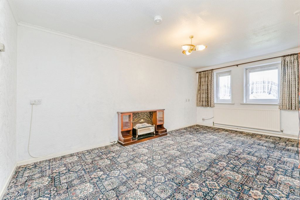 Property photo 2 of 21