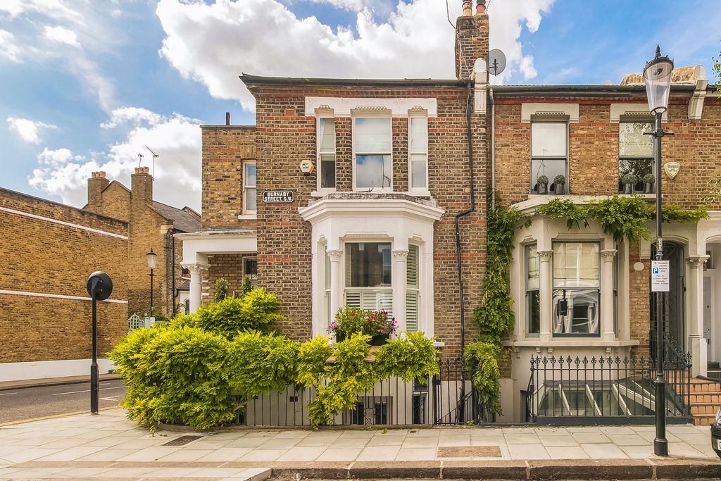 Property photo 2 of 8 Mco, 16A Barnaby St (11)