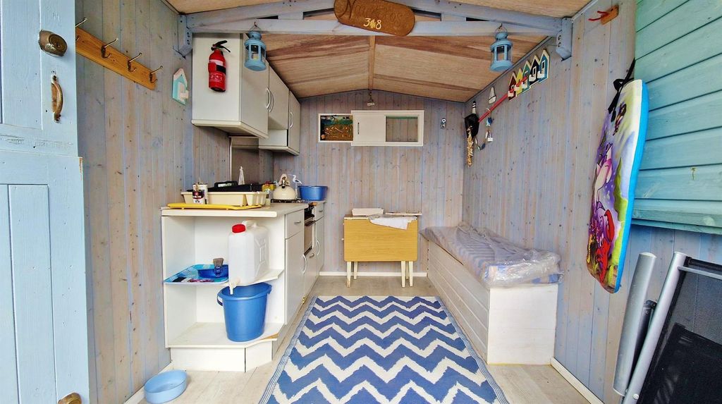 Property photo 3 of 7 Beach Hut