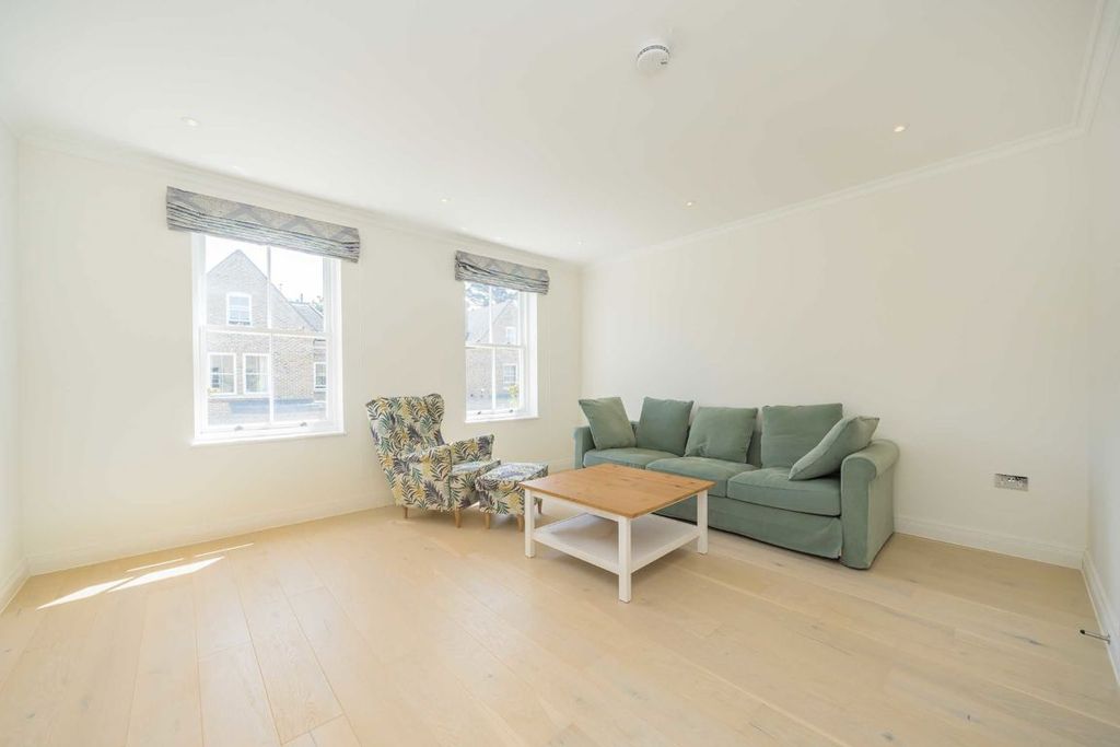 Property photo 2 of 8