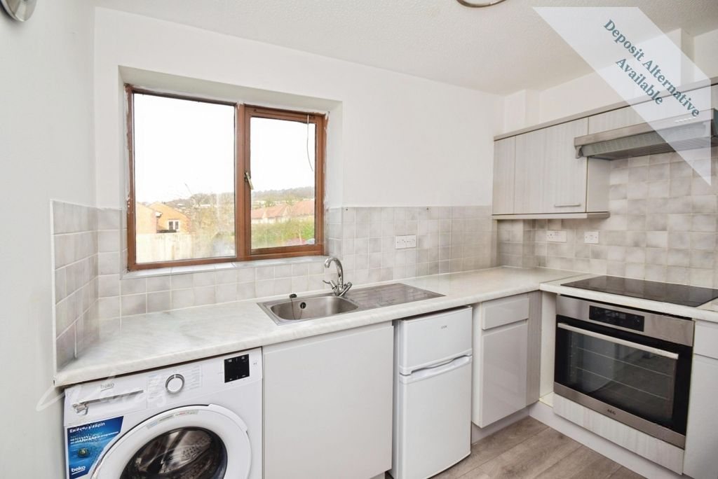 Property photo 2 of 7 Kitchen