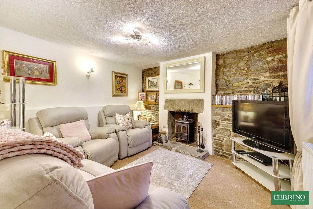 Property photo 2 of 32 Sitting Room-Snug