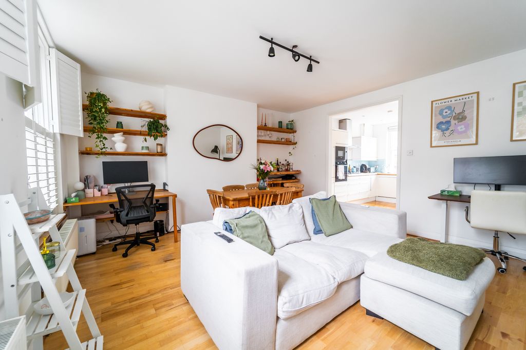 Property photo 3 of 16