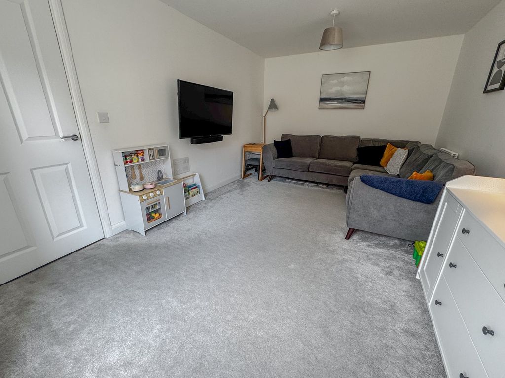 Property photo 3 of 23
